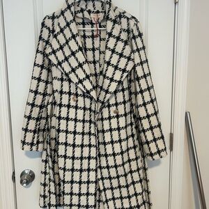 Stylish Black and White Houndstooth Women's Coat